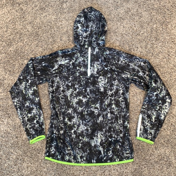 NB Lightweight Hooded Jacket in splashy black/white print neon green accents - Picture 12 of 16